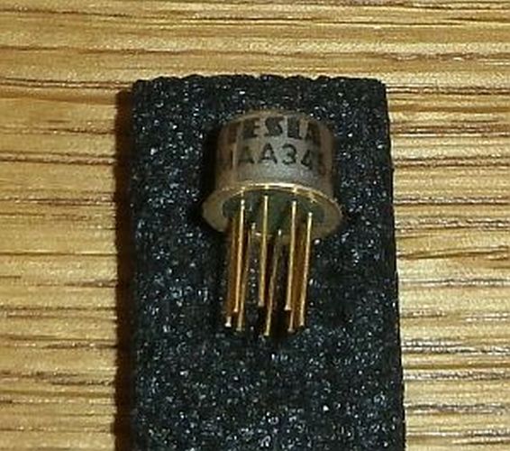 MAA 345 ( Transistorarray )